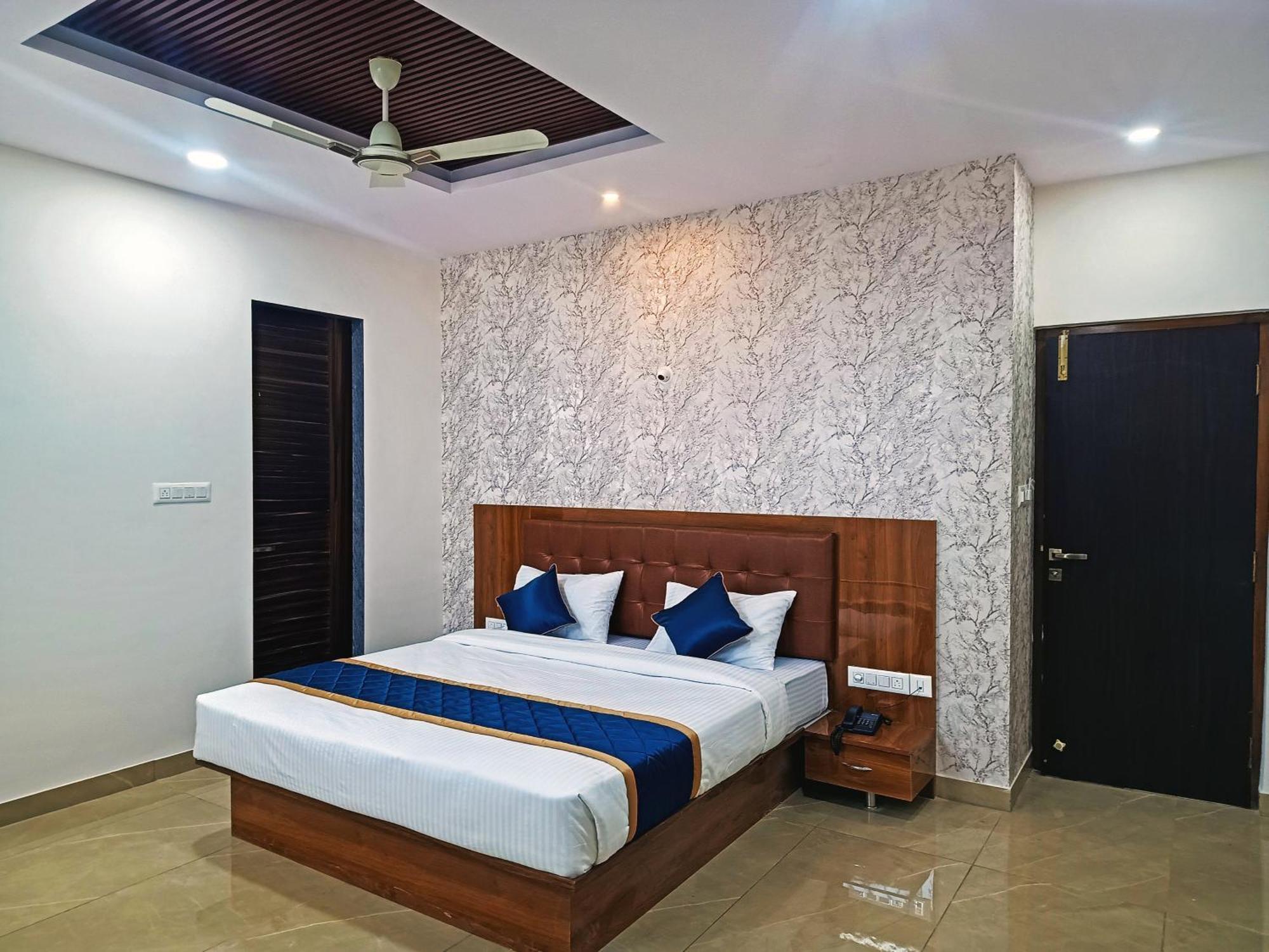 Hotel Achhu Palace بنغالور المظهر الخارجي الصورة